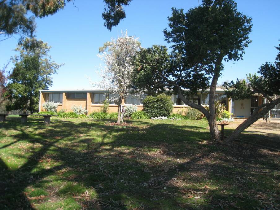 The principal home on Moyhu Wagyu is the six bedroom Guildford Bell designed homestead with swimming pool and set in an attractive garden and orchard environment.