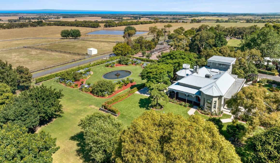 A blue ribbon lifestyle property in the country. Pictures and video from RT Edgar Boroondara