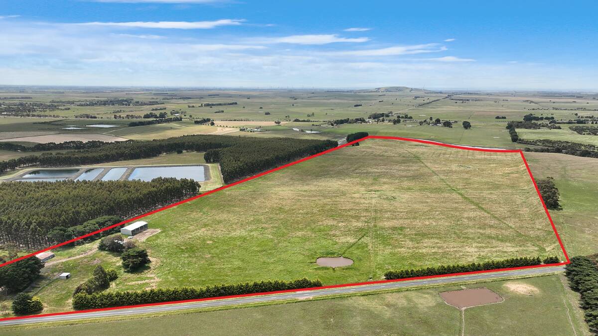 Lot D on Birregurra Road sits on 39ha (97 acres) with a top home site.