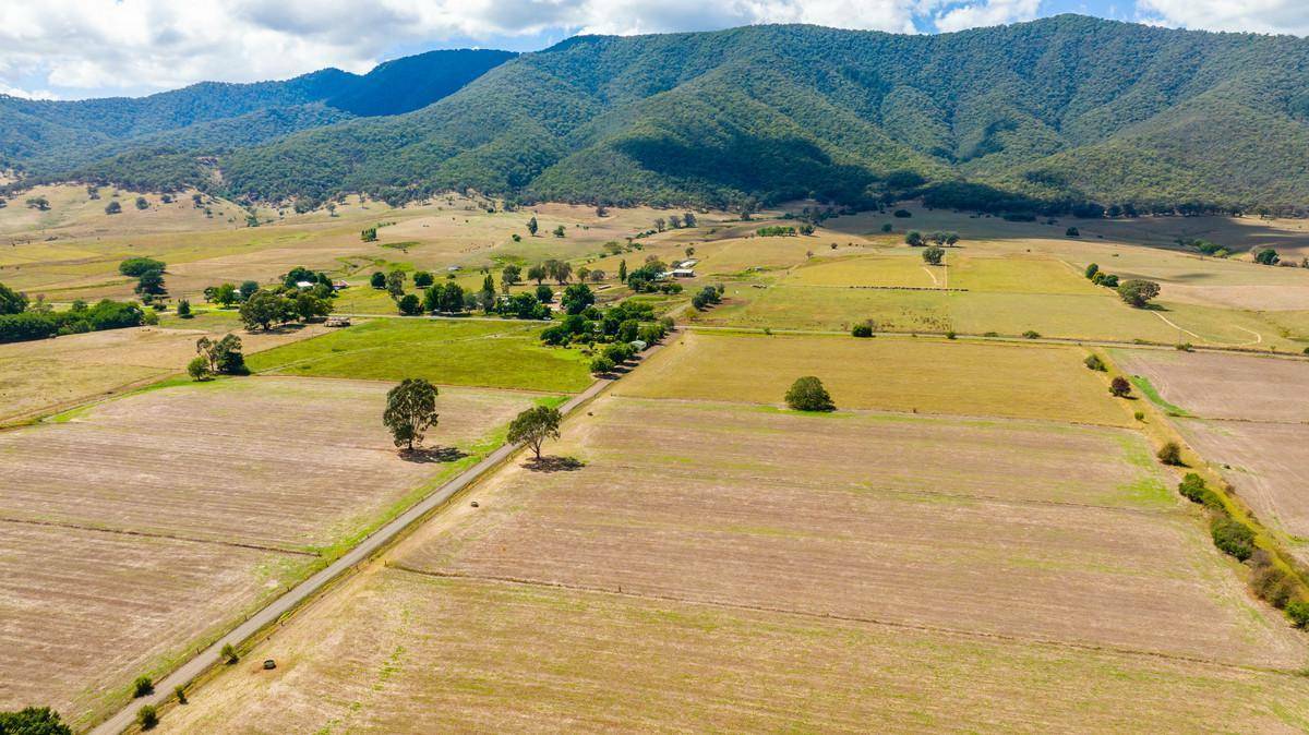 With 800 metres of frontage to the Kiewa River, this North-East property is on the market for more than $19,000 an acre.