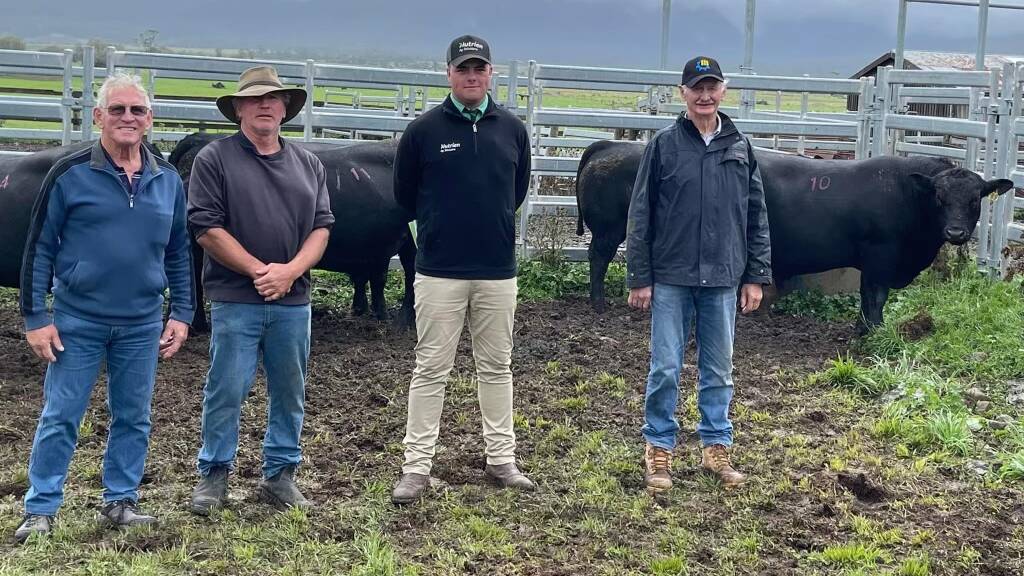 John and Patrick Cusick, Swansea, Tas, Cooper Lamprey, Nutrien Ag Solutions, and Londavra principal David Young, with the top lot of the sale. 