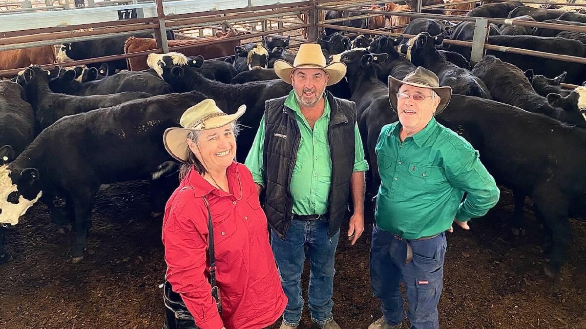 Rowena and Michael Stubbe, Gooram Springs, Gooram, with Nutrien livestock agent Col Broughton (middle) at a previous store sale. Picture supplied