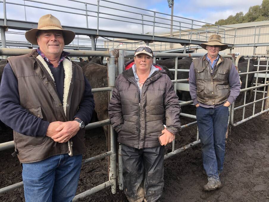 HAPPY VENDORS: Michael AbramowskI, Glendene, and Anthony Battersby Holcombe Hill Farms, sold PTIC cows and heifers to Michelle Dicks representing Mingela Pastoral Company.
