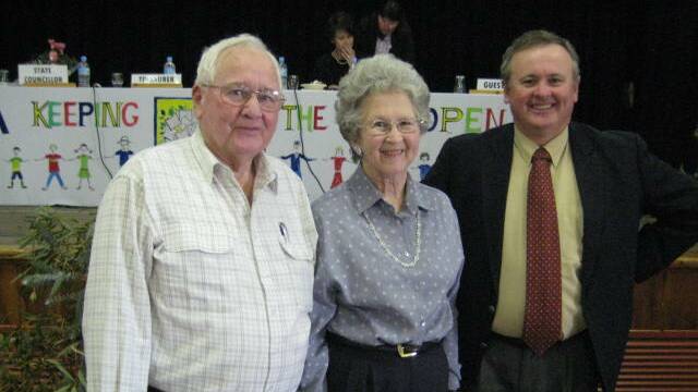 Stalwart: Bunny Powne, with his wife Eileen and son Peter at the 2007 state ICPA conference at Tambo. Picture: Charlie Gall.