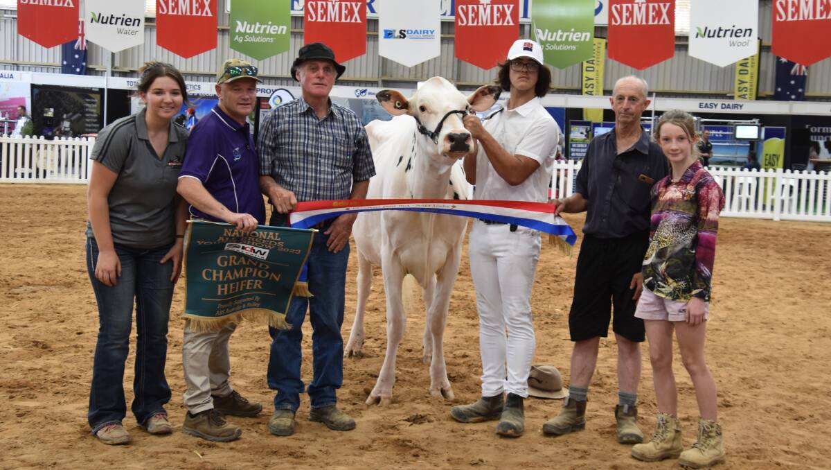 The 2023 International Dairy Week Australian grand champion heifer Brurob Radio Star, with Mikaela Daniel, Will Morgan, ABS, owner Robert Hiscock, leader Daniel Webster, farm manager Bruce Walmsley and Grace Morgan. Picture by Carlene Dowie