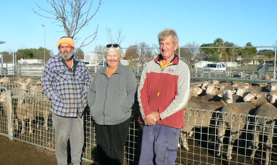 SALE DAY: Regular Ouyen vendors Duke and Marg Nicholls, Boinka, and Piers Farnsworth, Underbool where price improvements have been achieved despite dry conditions in NSW.
