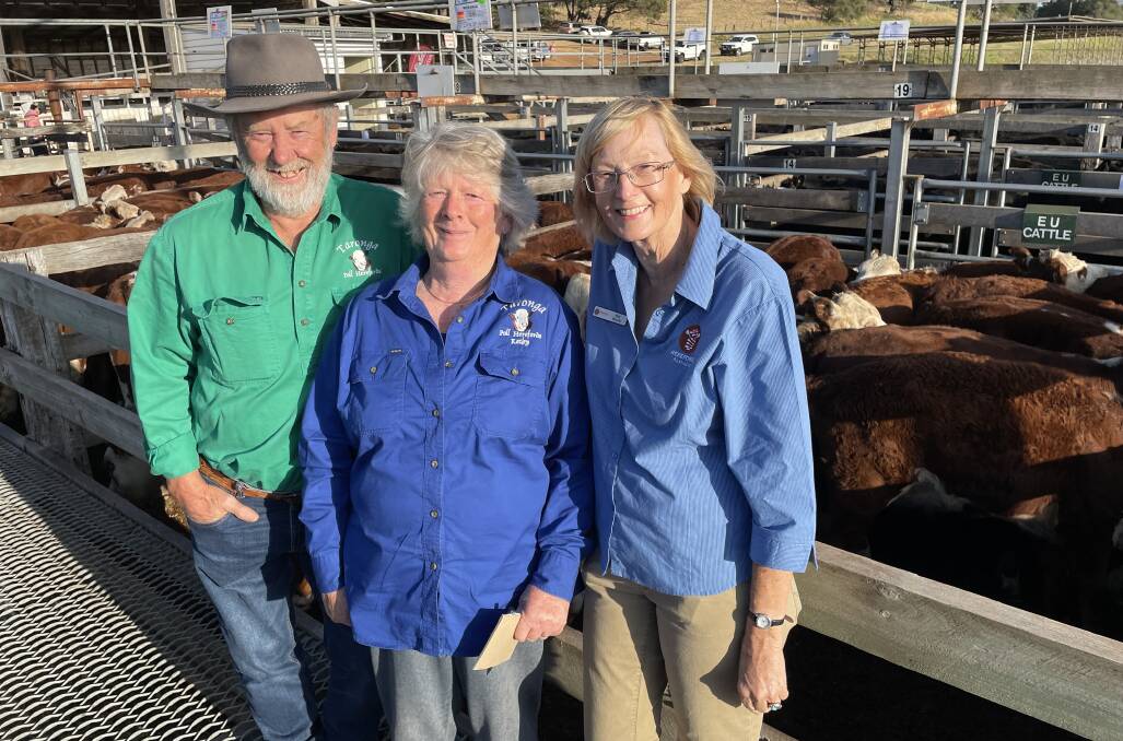 Bill and Kathy Lambert, Taronga, Paschendale, sold 56 Hereford heifers at Casterton on Friday. Pictured with Kim Woods, Herefords Australia.