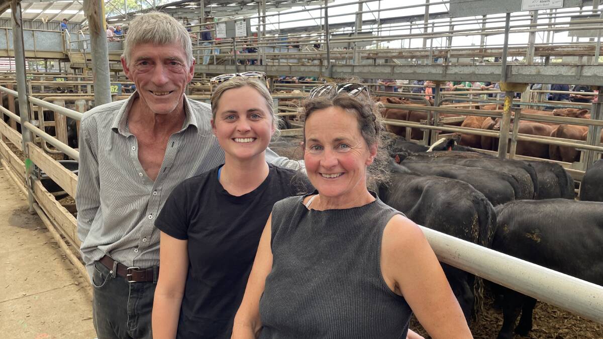 David Pilkington, Holly Pilkington and Francis Toohey, Doonagatha, Sandy Point, sold 103 Angus and Black Baldy steers, nine to 10 months.