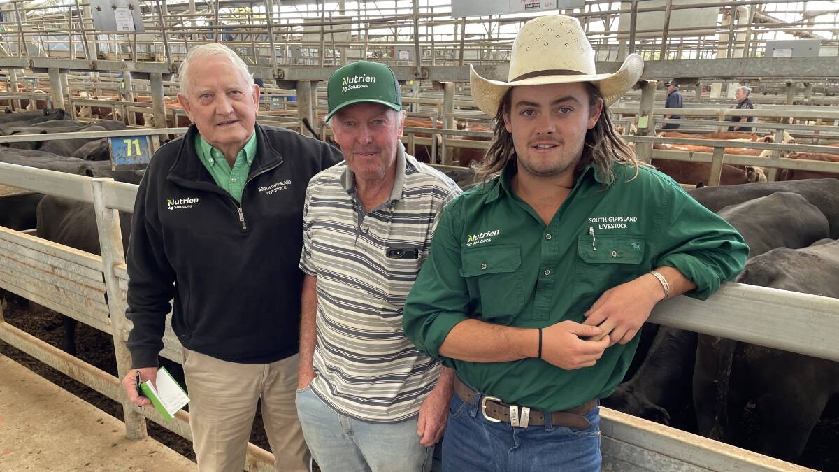 Nutrien SGL agents Kevin Morgan and Darcy Loughridge with Arthur Baillie (middle), Tyers, who sold 100 grown Angus and Charolais steers, two years, at Leongatha.