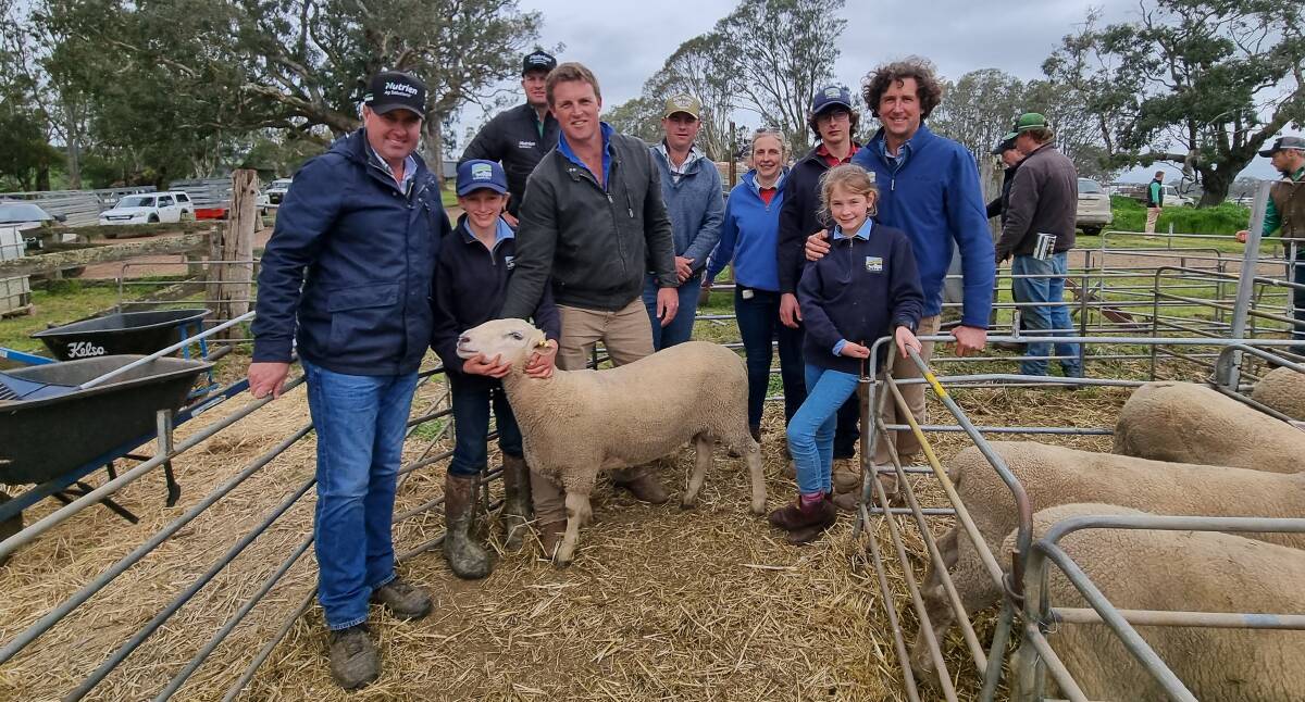 Jarrod Slattery, Nutrien, Rupert Dorahy, Rick Smith, Nutrien, Rob Lindon and Ben Hewitt, Aberfeldy, Kate, Harry, Bridie and Chris Dorahy, Cloven Hills, Nareen, with one of Mr Lindon's purchases.