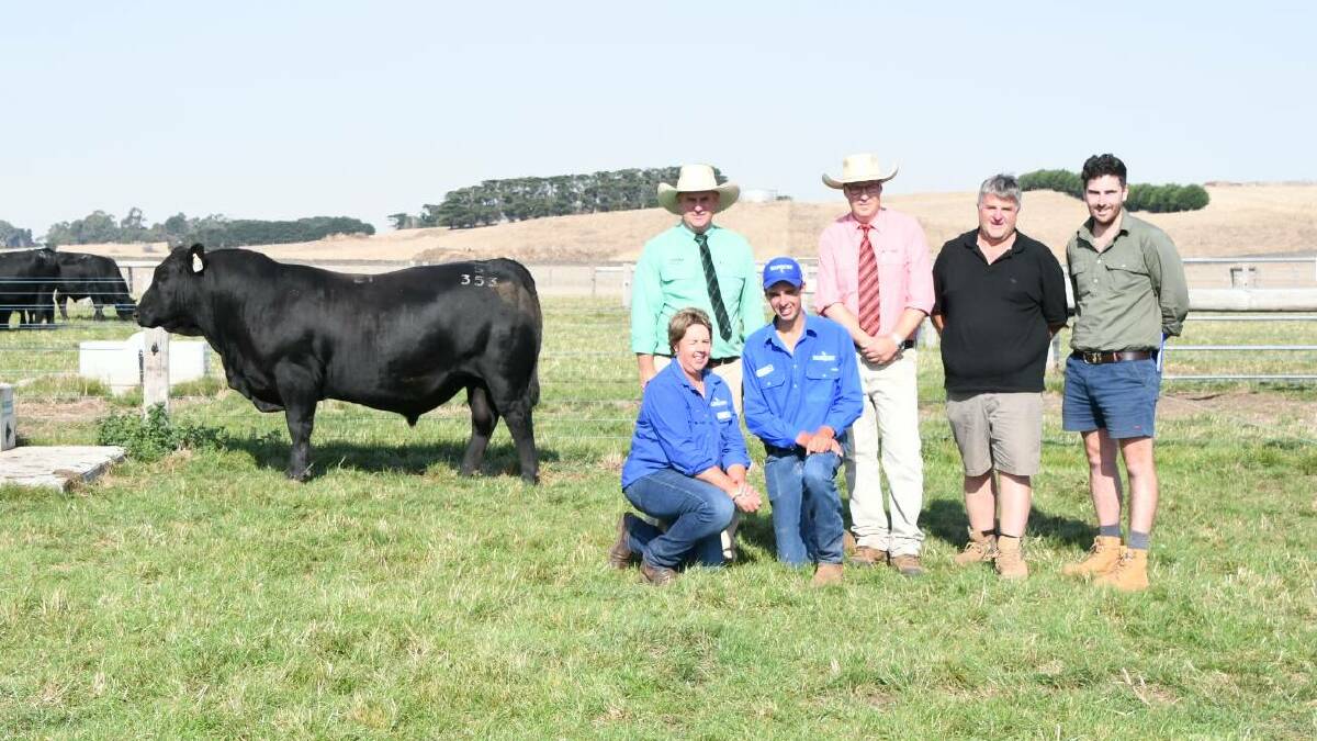 Banquet Angus co-principals Noeleen and Hamish Branson (kneeling), Mortlake, with Nutrien south-east stud stock manager Peter Godbolt, Elders Victoria and Riverina stud stock manager Ross Milne, and purchasers of the top-priced $55,000 bull Peter and James Blyth, Fernleigh Angus, Warragul. Picture by Jess Sharp