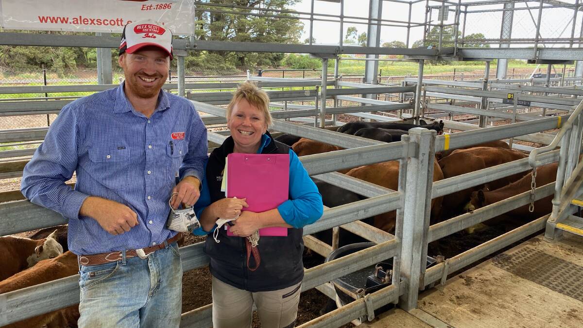 RESULT: Alex Scott & Staff Sale director Jarryd Sutton with Elaine Wellins who sold 10 Black and Red Baldy cows with calves at foot rejoined to Speckle Park bulls for $2550.