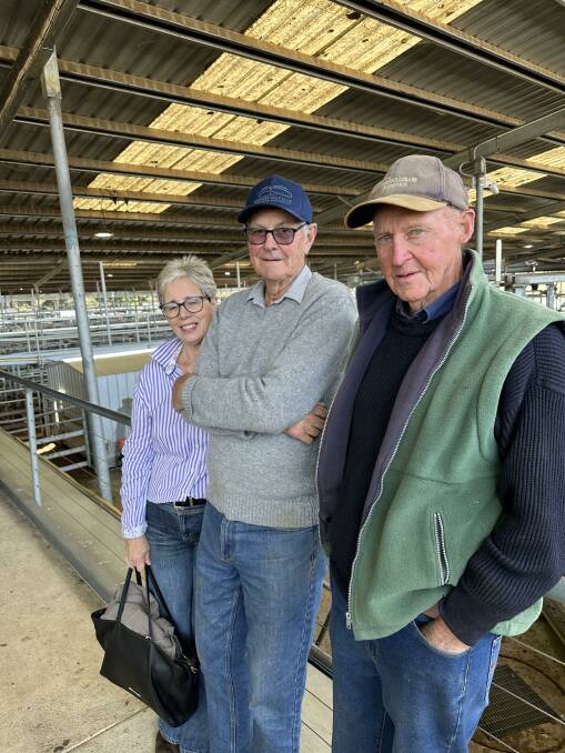 High country vendors Sandra and Gus Crisp, Omeo, with Barry Sharp, Bairnsdale. The Crisps sold close to 90 cattle at the fortnightly sale. Picture supplied