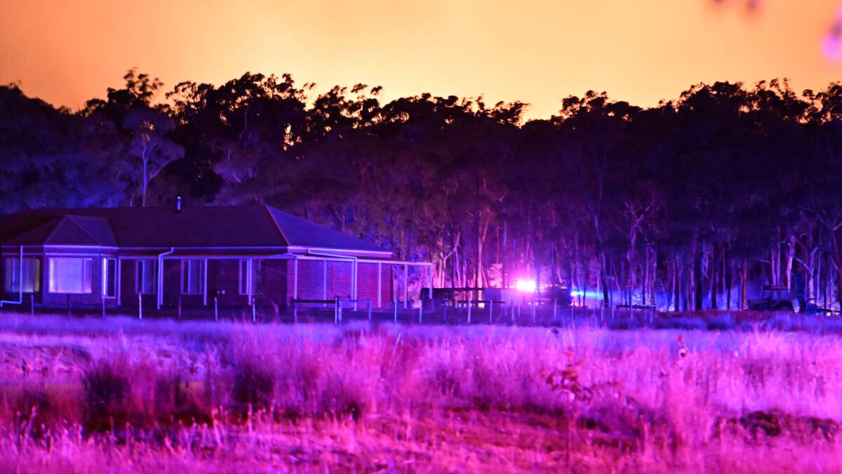 The glow from the bushfire over the back of Ross Creek on Tuesday, February 13. Picture by Lachlan Bence. 