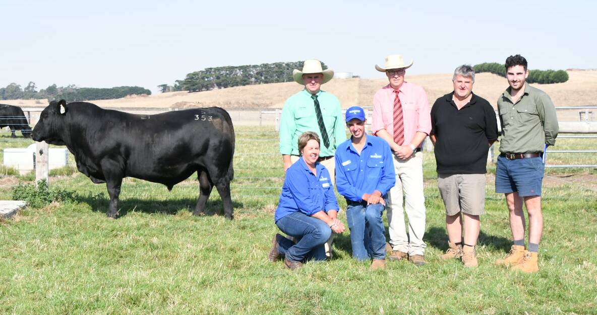 Banquet Angus co-principals Noeleen and Hamish Branson (kneeling), Mortlake, with Nutrien south-east stud stock manager Peter Godbolt, Elders Victoria and Riverina stud stock manager Ross Milne, and purchasers of the top-priced $55,000 bull Peter and James Blyth, Fernleigh Angus, Warragul, in 2023. Picture by Jess Sharp