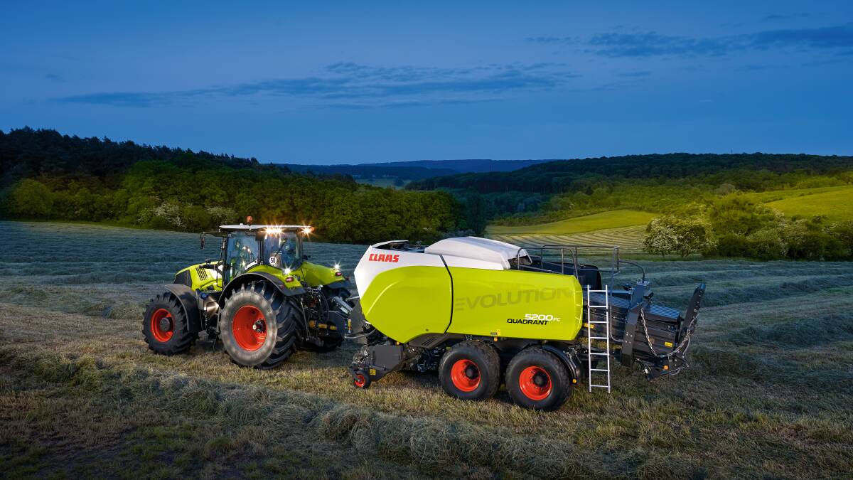 Evolution models are controlled using the Cemis 700 terminal or any other Isobus-compatible terminal in the tractor.