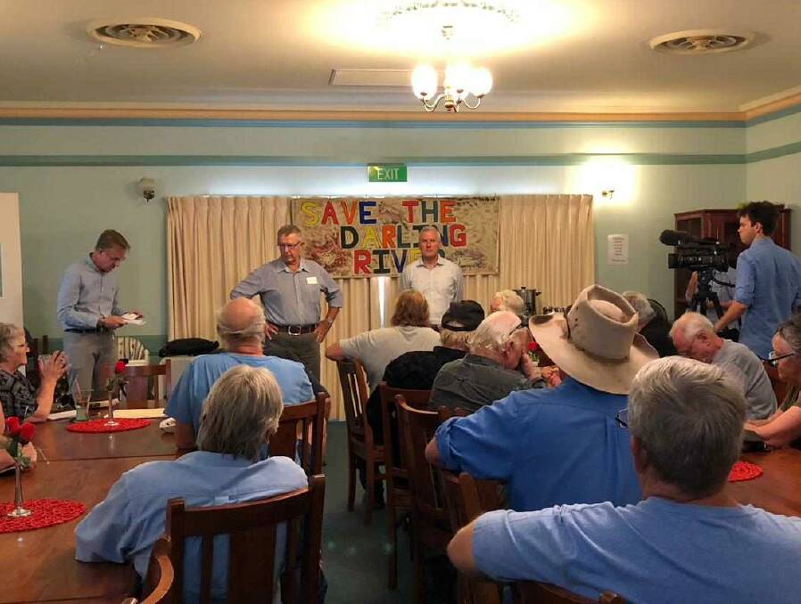 Mark Coulton and Michael McCormack meet residents at Menindee.