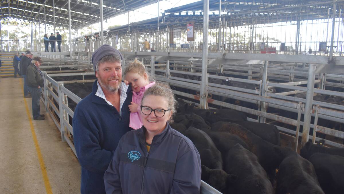 SURPRISED: Vendor at Mortlake sale, Paul (with Clementine) and Shannon Rea, Anniedale Park, Allensford, were "amazed" at the sale prices where their 342kg steers sold to 423c/kg.