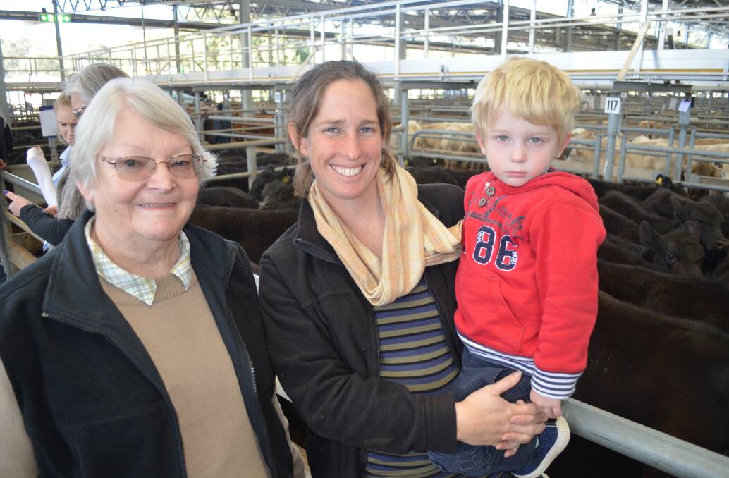 Family: Long time vendors Annette Smith with daughter Michelle and son Liam (nearly 3), Ramelton, Byawatha, sold steers to $1030 and heifers to $625.