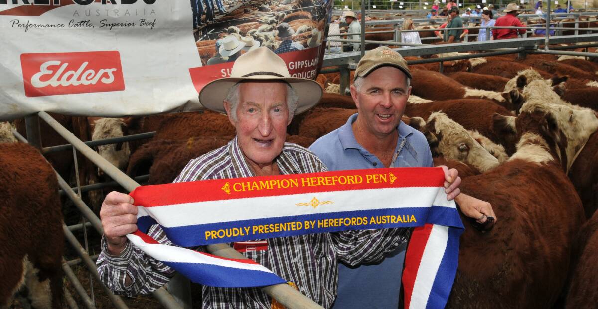 Bill Flannagan and Simon Lawlor, hold up the champion pen of steers at Omeo weaner sale, they sold 100 steers May/June drop and 50 heifers to $1260.