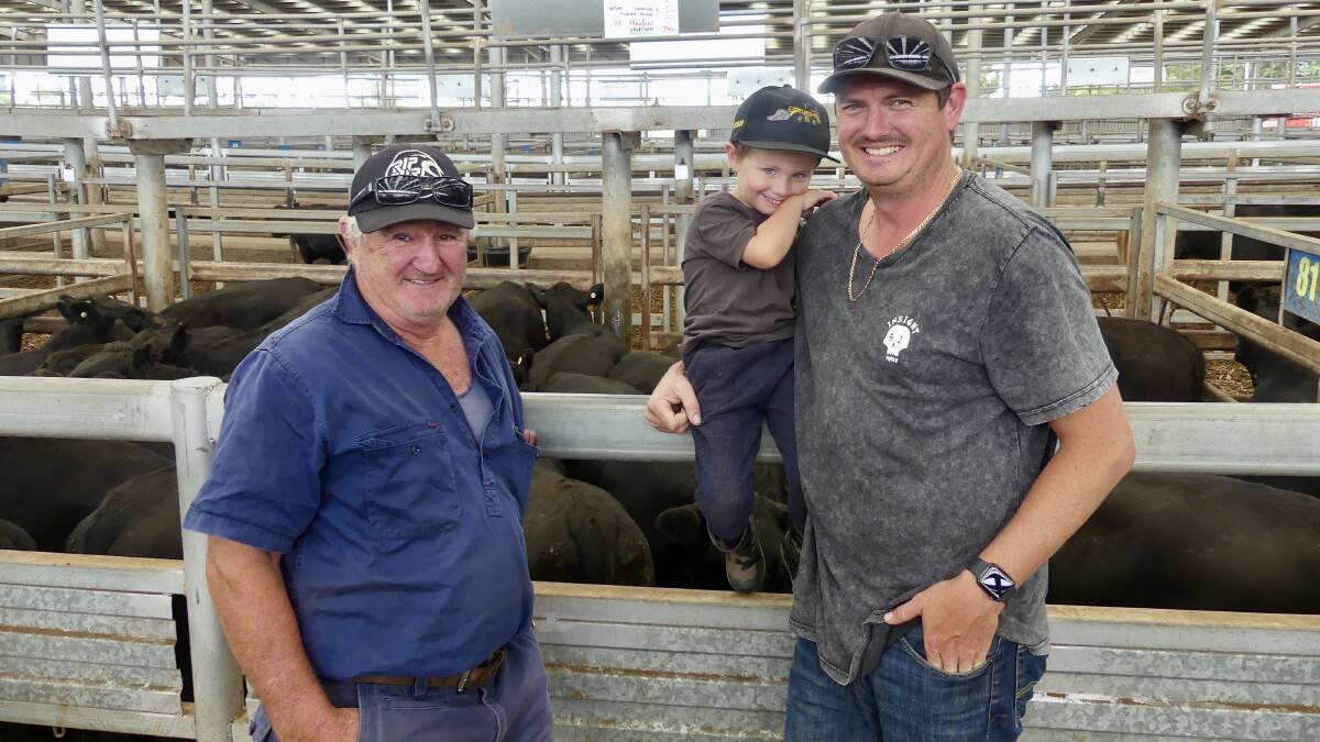 Gavin Phillips, Boolarra, with Bentley
and Jed Alexander. Mr Phillips sold 10
cows and calves for $2860 at the
Leongatha store sale on Friday.