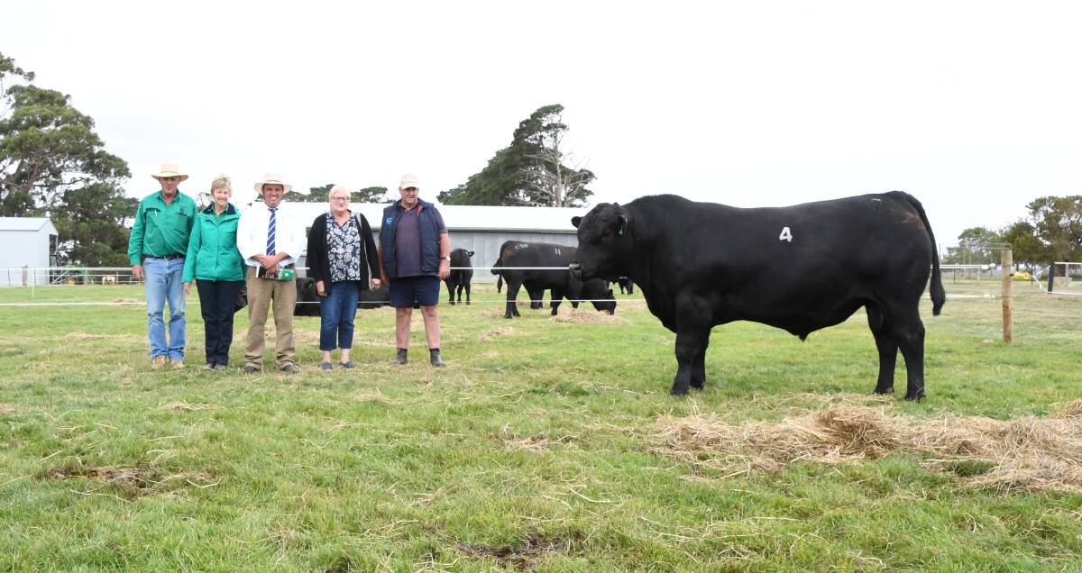 HIGH SELLER: Claremont Angus stud principals Graeme and Liz Glasgow, Charles Stewart Nash McVilly auctioneer Clayton Horspole, with purchasers Judy and Kevin Kent, Linkey's Pastoral, Weerite, and Lot 4.