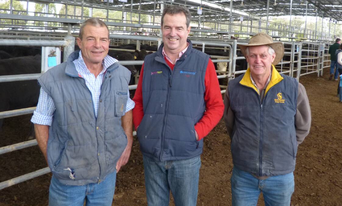 David McKenzie, Yea, Bruce Elliott, Elders and Alan Christie, Killingworth, before the start of the Yea sale. David sold Angus steers to $1030.