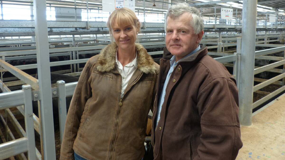 Richard and Lauren Bull, Tamarang, Tamworth, were very pleased with their sale of steers and heifers. Sending to Barnawartha was the only option for them at the time.