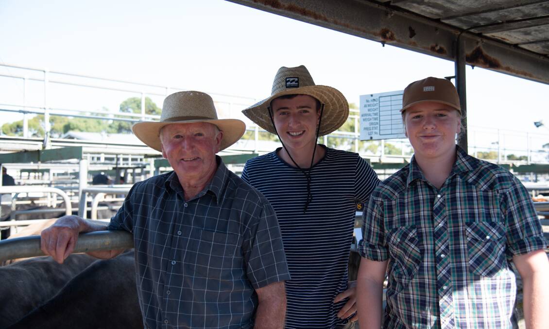 Darcy and Flynn Strickland with their grandfather Ron Thompson, Myrniong, a buyer at Camperdown F1 sale.