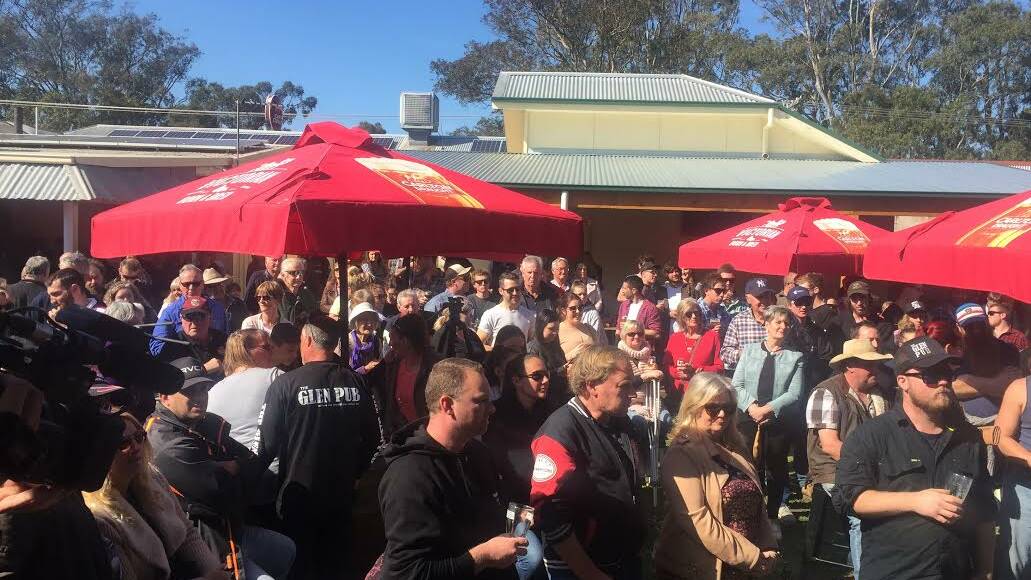 Hundreds of charitable people filled the grounds of the Glengarry Pub to support a charity auction for Gippsland farmers in drought. Over $30,000 was raised.