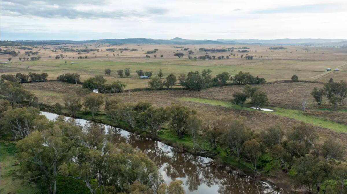River frontage property Willow Bend has sold at a Ray White Rural auction for the equivalent of $2493/acre.
